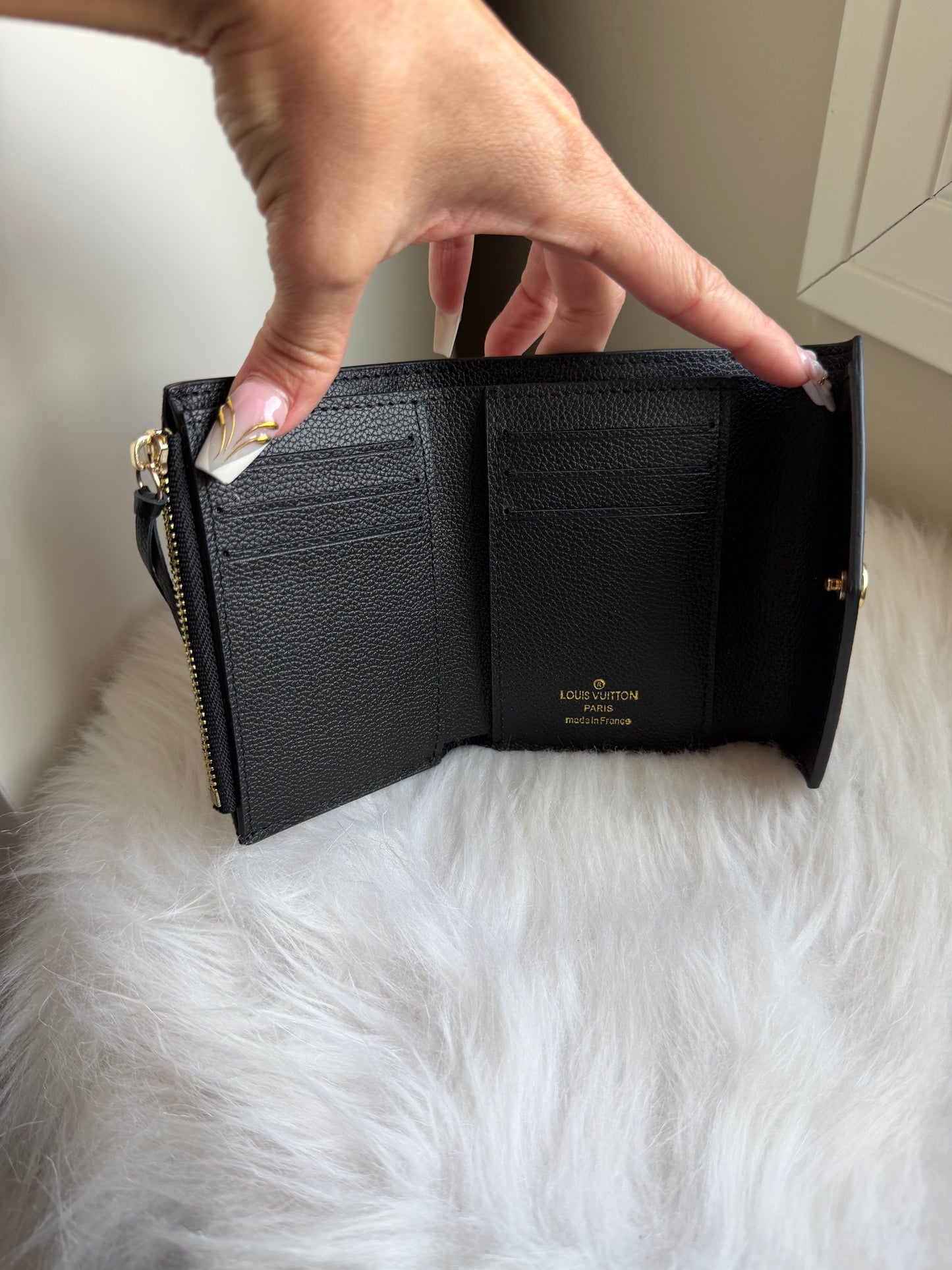 Replica LV wallet