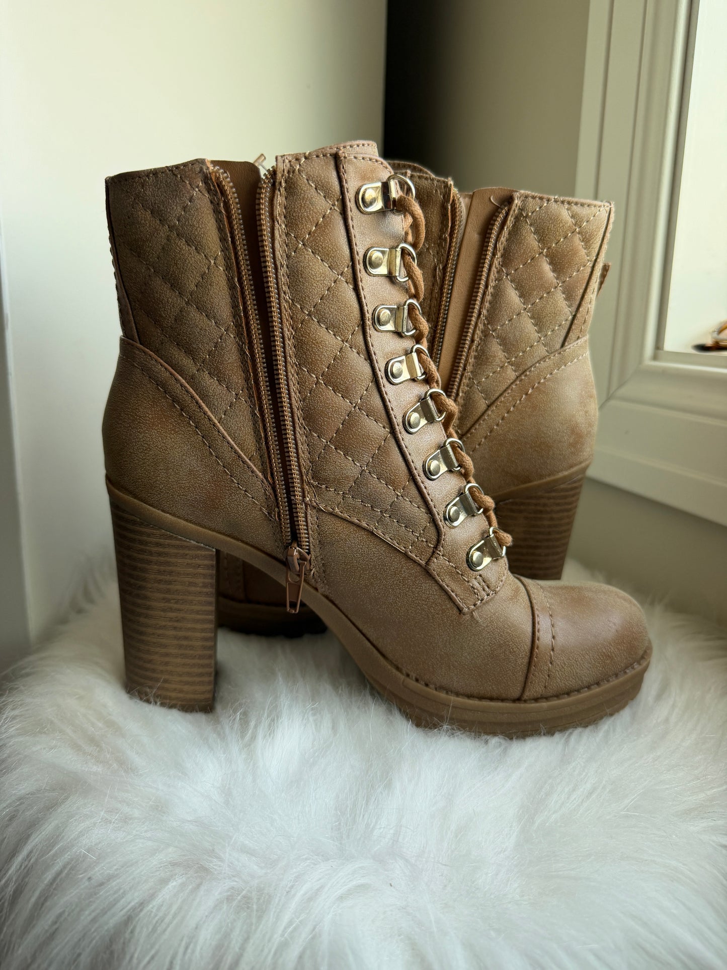 Guess boots